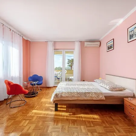 Apartament Gulic *